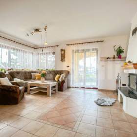 Foto inzerátu Prodej RD 377 m² s terasou, zahradou, garáží, v obci Klíčany - Praha Východ