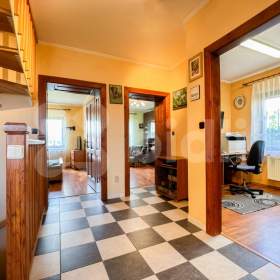 Foto inzerátu Prodej RD 377 m² s terasou, zahradou, garáží, v obci Klíčany - Praha Východ