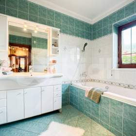 Foto inzerátu Prodej RD 377 m² s terasou, zahradou, garáží, v obci Klíčany - Praha Východ