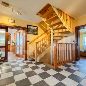 Foto inzerátu Prodej RD 377 m² s terasou, zahradou, garáží, v obci Klíčany - Praha Východ