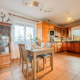 Foto inzerátu Prodej RD 377 m² s terasou, zahradou, garáží, v obci Klíčany - Praha Východ