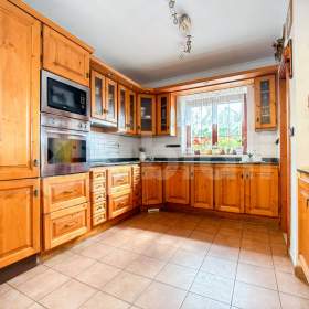 Foto inzerátu Prodej RD 377 m² s terasou, zahradou, garáží, v obci Klíčany - Praha Východ