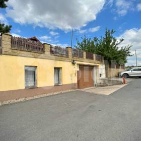 Foto inzerátu Prodej RD 377 m² s terasou, zahradou, garáží, v obci Klíčany - Praha Východ