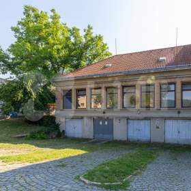 Foto inzerátu Blansko - centrum  /  bytová jednotka 127m2 + nebytový prostor 93m2 + garáž