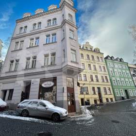 Fotka k inzerátu Podkrovní byt 1+kk v centru Karlových Varů / 18749302