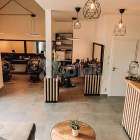 Foto inzerátu Podnájem části barber shopu 22m2 na ulici Reissigova