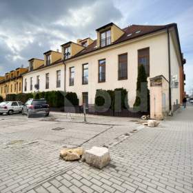 Fotka k inzerátu Prodej bytu 3+kk, 87 m2, mezonet, osobní vlastnictví, cihlový dům, Šestajovice -  Komenského. / 18901684