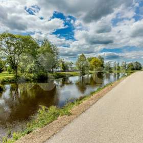 Foto inzerátu Pozemek 1143 m2 u řeky v Českých Budějovicích