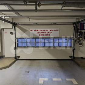 Foto inzerátu Moderní garáž s automatickým otevíráním vrat v Libni