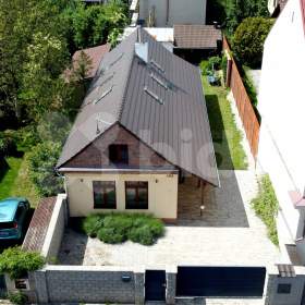 Fotka k inzerátu Prodej rodinného domu (193m² ) a pozemkem (428m² ) v Dobřichovicích / 19053185