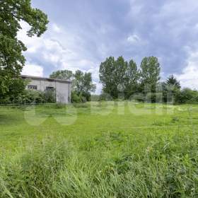 Prodej stavebního pozemku o velikosti 1790 m2 / 19062359