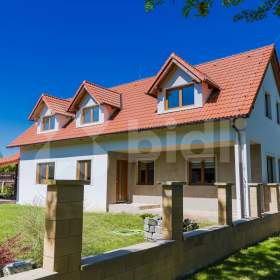 Prodej rodinného domu (186 m² ) s pozemkem (2202 m²) v malebné obci u Nymburka / 19289074