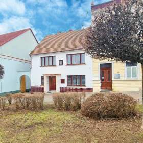 Prodej rodinného domu 4+kk, 169 m2, Hoštka, ul. nám. Svobody / 19289088