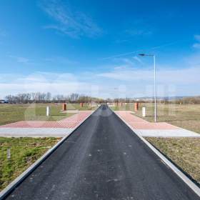 Foto inzerátu Pozemek pro bydlení, 998 m2, Vrskmaň, Zaječice