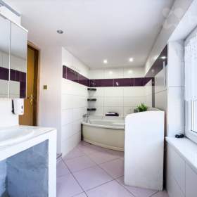 Foto inzerátu Prodej RD, pneuservisu a kadeřnictví