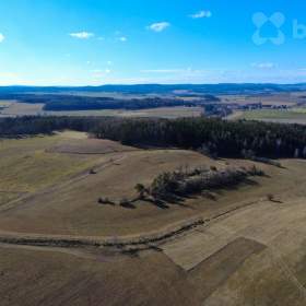 Foto inzerátu Na prodej stavební pozemek 3.097 m2 v Dalekých Dušníkách u Dobříše