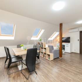 Foto inzerátu Prodej autoservisu, a tři byty, Česká U Brna