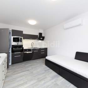 Foto inzerátu Prodej autoservisu, a tři byty, Česká U Brna