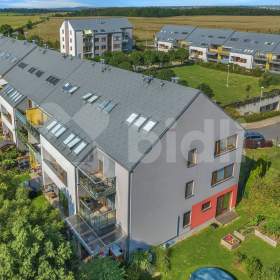 Prodej bytu 3+kk, 87 m2, s terasou, garážovým stáním a velkorysým sklepem / 19388187