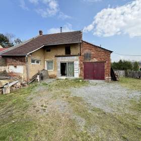 Nemovitost s velkým pozemkem 2696 m2, Chrášťany, Hulín / 19412725