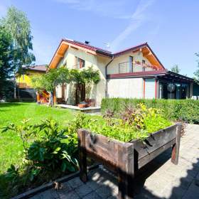 Prodej rodinného domu 7+kk, 214m2, Bašť / 19421050