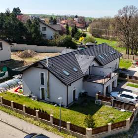 Foto inzerátu byt 4+KK v rodinném domě s garáží a zahradou, Popovičky