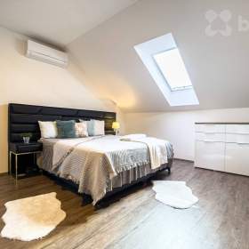 Foto inzerátu byt 4+KK v rodinném domě s garáží a zahradou, Popovičky