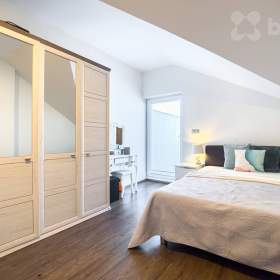 Foto inzerátu byt 4+KK v rodinném domě s garáží a zahradou, Popovičky