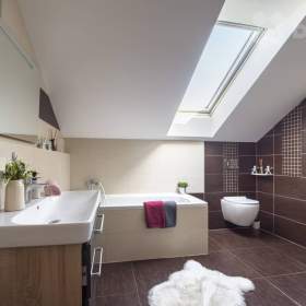 Foto inzerátu byt 4+KK v rodinném domě s garáží a zahradou, Popovičky