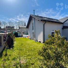 Foto inzerátu byt 4+KK v rodinném domě s garáží a zahradou, Popovičky