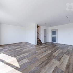 Foto inzerátu Na prodej: Řadový rodinný dům 5+kk s pozemkem 408 m2 - Hořovice, okres Beroun