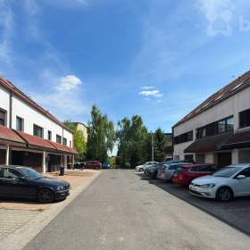 Prodej prostorného řadového RD 5+1 se zahradou, pozemek 253m2, Hostivice, Haklova / 19453396