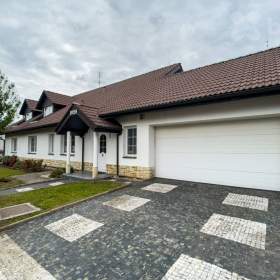 Prodej domu 353 m2, pozemek 1746 m2, K. Hynka Máchy Pečky / 19457355