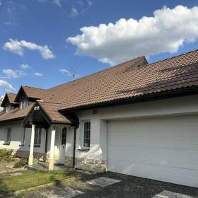 Prodej domu 353 m2, pozemek 1746 m2, K. Hynka Máchy Pečky / 19457355