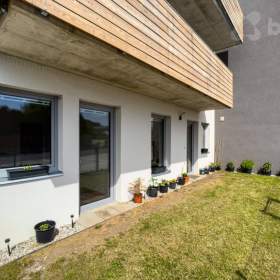 Prodej bytu 2kk 73m2 se zahrádkou 27m2 a 2 parkovací stání / 19458281