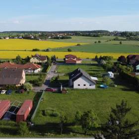 Foto inzerátu velkorysý stavební pozemek v Nučicích