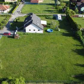 Foto inzerátu velkorysý stavební pozemek v Nučicích