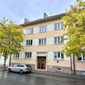 Prodej prostorného bytu 3+1 80 m2 s balkonem -  Chrudim, ul. Čs. armády / 19463925