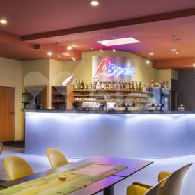 Foto inzerátu Prodej zábavního a bowlingového centra, Hradec Králové