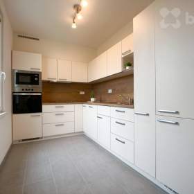 3+kk 75m2 + balkon / 19467475