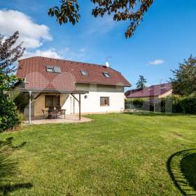 Nízkonákladový moderní RD se zahradou Praha 5 Sobín / 19471896