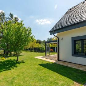 Foto inzerátu Prodej výjimečného domu 5+1 s garáží a zahradou ve Lhotě u Dřís.