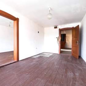 Foto inzerátu Exkluzivní prodej rodinný dům, budova bývalého hostince, pozemek 3591 m2, Planá