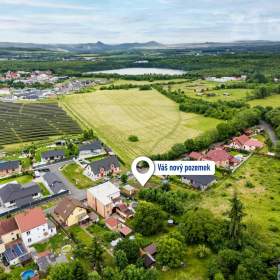Prodej rovinatého zasíťovaného pozemku 270m2, v klidné části města Dubí, okr. Teplice / 19480260