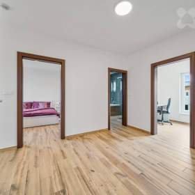 Foto inzerátu Prodej novostavby 5+kk se zahradou, Hradec Králové