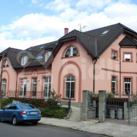 Pronájem komerčních prostor 110m2, Chrudim, Na Valech / 19500278