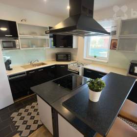 Foto inzerátu Exklusívně nabízíme rodinný dům v obci Hovorčovice.