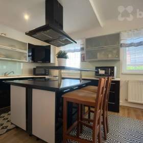 Foto inzerátu Exklusívně nabízíme rodinný dům v obci Hovorčovice.