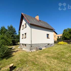 Prodej rodinného domu s rovinatým pozemkem 863 m²  v krásné přírodě / 19521697