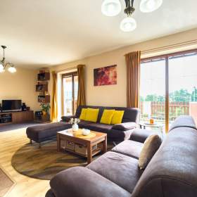 Foto inzerátu Prostorný rodinný dům 6+1 se zahradou a garáží - Kvíčovice